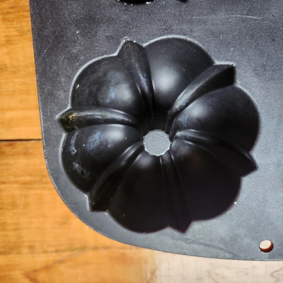 Vintage Nordic Ware Bundt 6 Fluted Muffin Pan Orange #4 Aluminum Bundtlette Pan - Picture 4 of 11